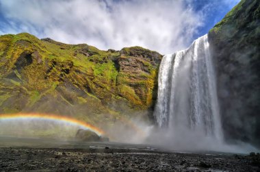 Ada 'da Muhteşem Skogafoss Şelalesi
