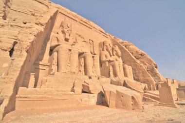 Firavun 'dan Abu Simbel Tapınağı Mısır' daki Nil 'in kıyısında Büyük 2. Ramses