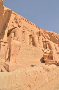 Firavun 'dan Abu Simbel Tapınağı Mısır' daki Nil 'in kıyısında Büyük 2. Ramses