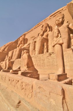 Firavun 'dan Abu Simbel Tapınağı Mısır' daki Nil 'in kıyısında Büyük 2. Ramses