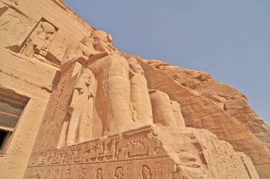 Firavun 'dan Abu Simbel Tapınağı Mısır' daki Nil 'in kıyısında Büyük 2. Ramses