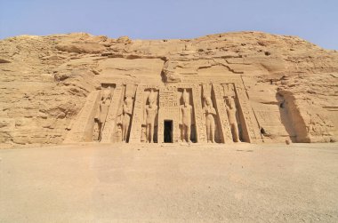 Firavun 'dan Abu Simbel Tapınağı Mısır' daki Nil 'in kıyısında Büyük 2. Ramses