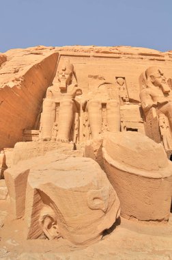 Firavun 'dan Abu Simbel Tapınağı Mısır' daki Nil 'in kıyısında Büyük 2. Ramses