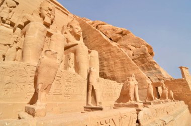 Firavun 'dan Abu Simbel Tapınağı Mısır' daki Nil 'in kıyısında Büyük 2. Ramses
