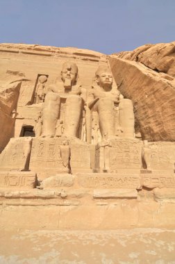 Firavun 'dan Abu Simbel Tapınağı Mısır' daki Nil 'in kıyısında Büyük 2. Ramses
