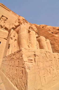 Firavun 'dan Abu Simbel Tapınağı Mısır' daki Nil 'in kıyısında Büyük 2. Ramses