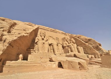 Firavun 'dan Abu Simbel Tapınağı Mısır' daki Nil 'in kıyısında Büyük 2. Ramses