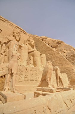 Firavun 'dan Abu Simbel Tapınağı Mısır' daki Nil 'in kıyısında Büyük 2. Ramses