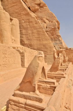 Firavun 'dan Abu Simbel Tapınağı Mısır' daki Nil 'in kıyısında Büyük 2. Ramses