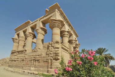 İmparator Trajan 'ın kulübesi, Asuan, Mısır' daki Phylae Adası 'nda.