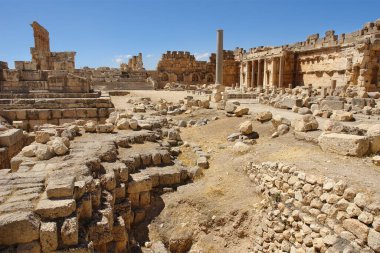 Lübnan 'daki Baalbek Tapınak Kompleksi Büyük Mahkemesi Genel Bakış 
