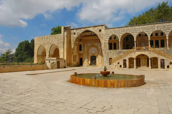 Beiteddine Sarayı, Beiteddine, Lübnan 'daki 18. yüzyıl sarayı, Bashir II tarafından inşa edildi..