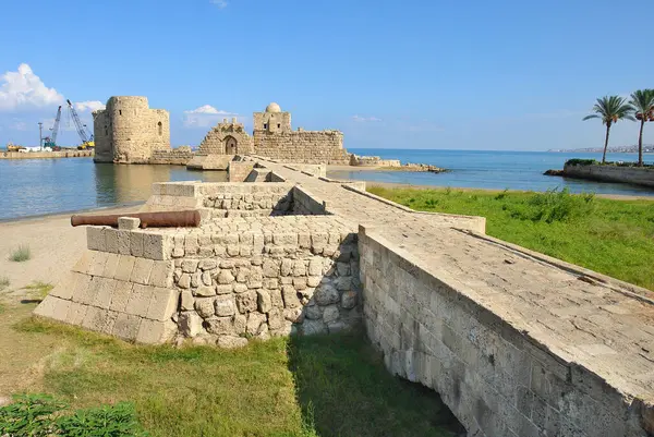 Sidon 'un Deniz Şatosu Lübnan' ın Sidon limanındaki haçlılar tarafından inşa edildi..