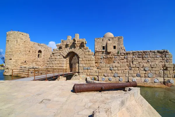 Sidon 'un Deniz Şatosu Lübnan' ın Sidon limanındaki haçlılar tarafından inşa edildi..