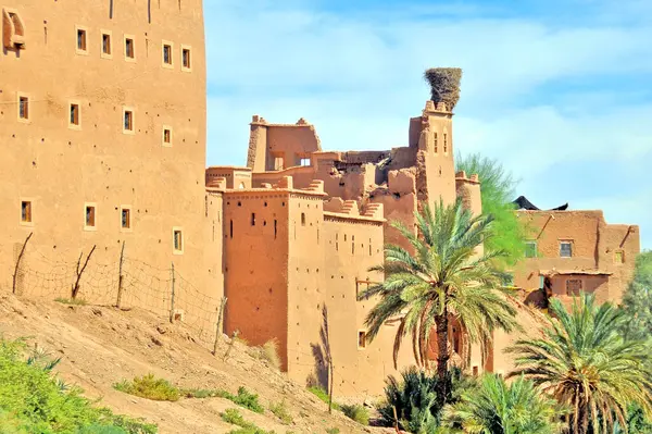 Atlas Dağları eteklerindeki Ounila Vadisi 'ndeki köy evleri, Tamdagh.