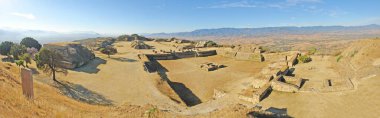 Monte Alban, Meksika 'nın Oaxaca eyaletindeki büyük Kolombiya öncesi arkeolojik alan                                