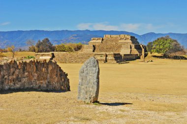 Monte Alban, Meksika 'nın Oaxaca eyaletindeki büyük Kolombiya öncesi arkeolojik alan                                