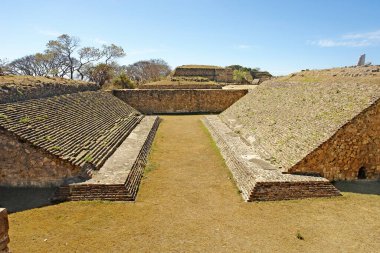     Zapotec 'teki büyük balo mahkemesi Meksika' daki antik Monte Alban şehrinde.                           