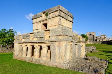 Tulum - Meksiko 'da, Kolombiya öncesi Maya duvarlı bir şehir.                              