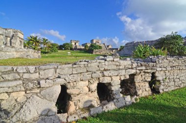  Tulum - Meksiko 'da, Kolombiya öncesi Maya duvarlı bir şehir.                              