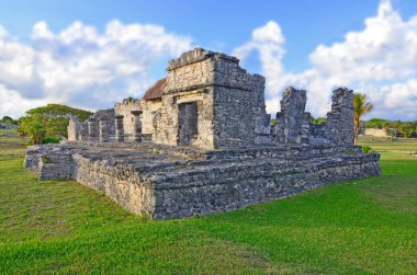  Tulum - Meksiko 'da, Kolombiya öncesi Maya duvarlı bir şehir.                              