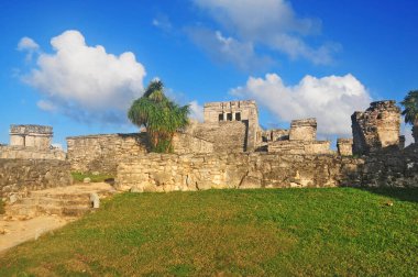  Tulum - Meksiko 'da, Kolombiya öncesi Maya duvarlı bir şehir.                              