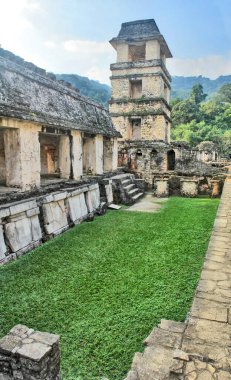 Palenque Sarayı 'ndaki Saray Gözlem Kulesi.