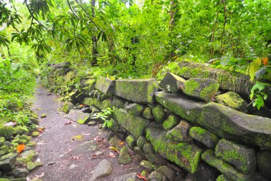 Kosrae Mikronezya Eyaleti, Lelu Adası 'ndaki Leluh arkeolojik alanı.