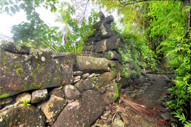 Kosrae Mikronezya Eyaleti, Lelu Adası 'ndaki Leluh arkeolojik alanı.