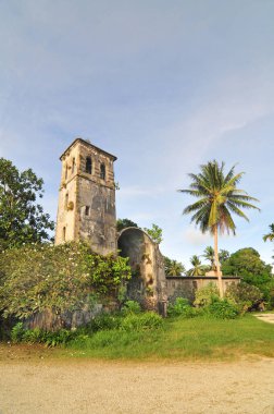 Kolonya Belediyesi Katolik Çan Kulesi, Pohnpei, Mikronezya. 