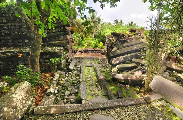 Nan Madol - Mikronezya Federasyonu 'nun Pohnpei adasındaki arkeolojik alan