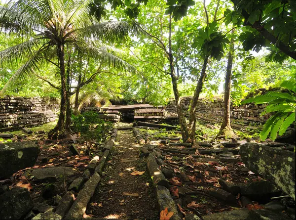 Nan Madol - Mikronezya Federasyonu 'nun Pohnpei adasındaki arkeolojik alan