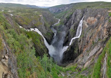 Vringsfossen şelalesi Norveç 'in Vestland ilçesindeki Eidfjord belediyesine bağlı.