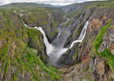 Vringsfossen şelalesi Norveç 'in Vestland ilçesindeki Eidfjord belediyesine bağlı.