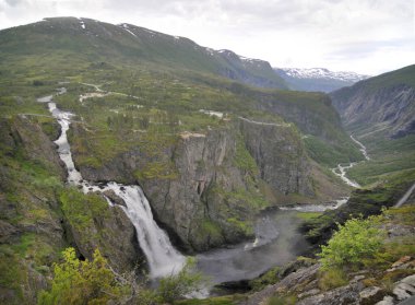 Vringsfossen şelalesi Norveç 'in Vestland ilçesindeki Eidfjord belediyesine bağlı.