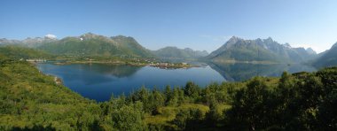    Lofoten - Norveç 'in Nordland ilçesinde bir takımada ve geleneksel bir bölge                            