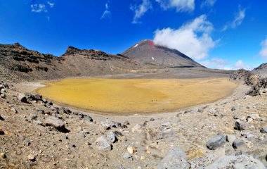 Yeni Zelanda 'daki Tongariro Ulusal Parkı' nda Tongariro Alp Parkı..