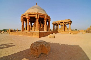 Pakistan 'ın Sindh eyaletindeki Karaçi' nin doğusundaki Chaukhandi mezarları.