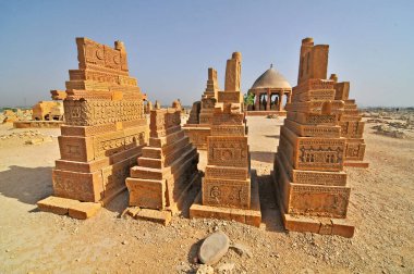     Pakistan 'ın Sindh eyaletindeki Karaçi' nin doğusundaki Chaukhandi mezarları.                     