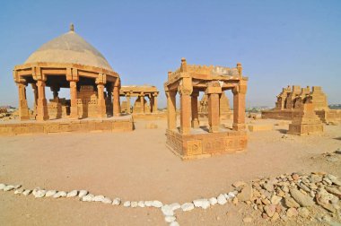     Pakistan 'ın Sindh eyaletindeki Karaçi' nin doğusundaki Chaukhandi mezarları.                     