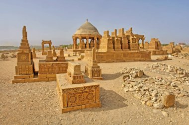     Pakistan 'ın Sindh eyaletindeki Karaçi' nin doğusundaki Chaukhandi mezarları.                     