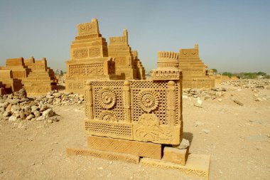     Pakistan 'ın Sindh eyaletindeki Karaçi' nin doğusundaki Chaukhandi mezarları.                     