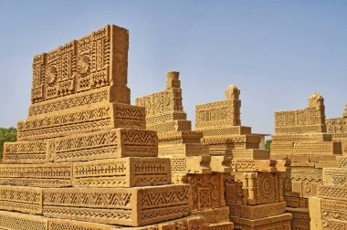     Pakistan 'ın Sindh eyaletindeki Karaçi' nin doğusundaki Chaukhandi mezarları.                     