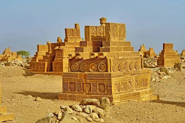 Pakistan 'ın Sindh eyaletindeki Karaçi' nin doğusundaki Chaukhandi mezarları.