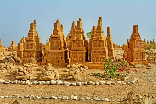Pakistan 'ın Sindh eyaletindeki Karaçi' nin doğusundaki Chaukhandi mezarları.