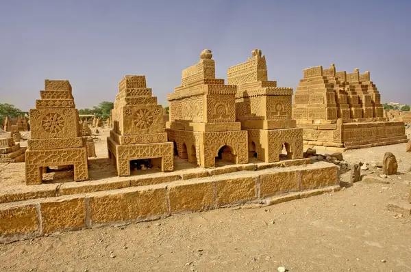     Pakistan 'ın Sindh eyaletindeki Karaçi' nin doğusundaki Chaukhandi mezarları.                     