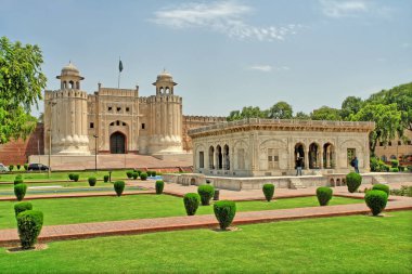 Alamgiri Kapısı - günümüzde Pakistan 'da Lahor Kalesi' nin ana girişi..