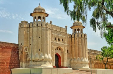 Alamgiri Kapısı - günümüzde Pakistan 'da Lahor Kalesi' nin ana girişi..
