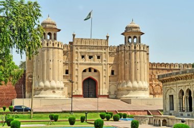 Alamgiri Kapısı - günümüzde Pakistan 'da Lahor Kalesi' nin ana girişi..