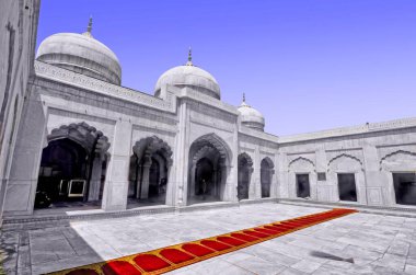 Moti Mescid - Pakistan 'ın Lahore Kalesi' nde bulunan Şah Cihan Dönemi 'ne dayanan cami